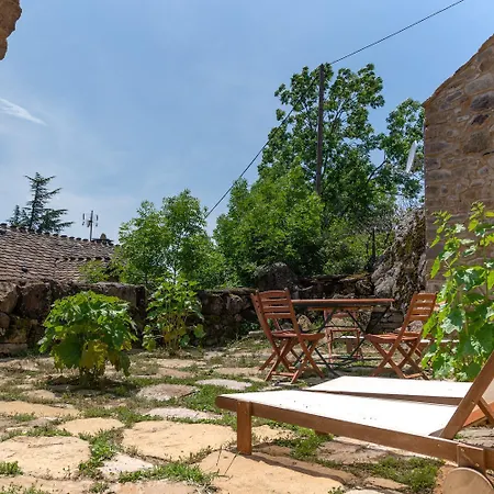 Casa vacanze Chemin Des Menhirs 4/6 Personnes Les Bondons